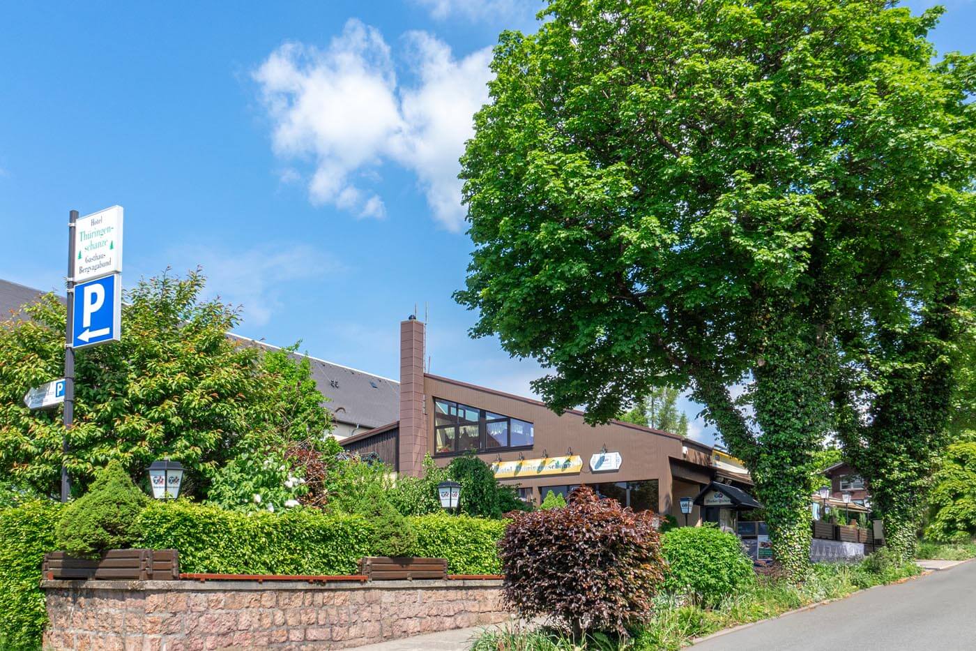 hotel-thueringenschanze-aussen-sommer-01 Hotel Thürigenschanze Oberhof
